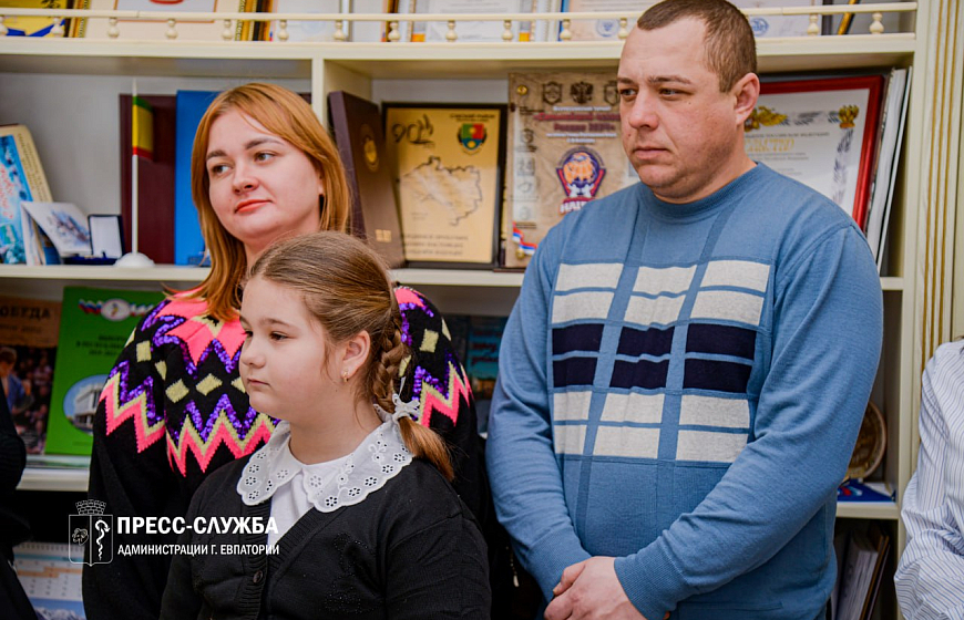 В Евпатории исполнили новогодние желания 6 маленьких жителей